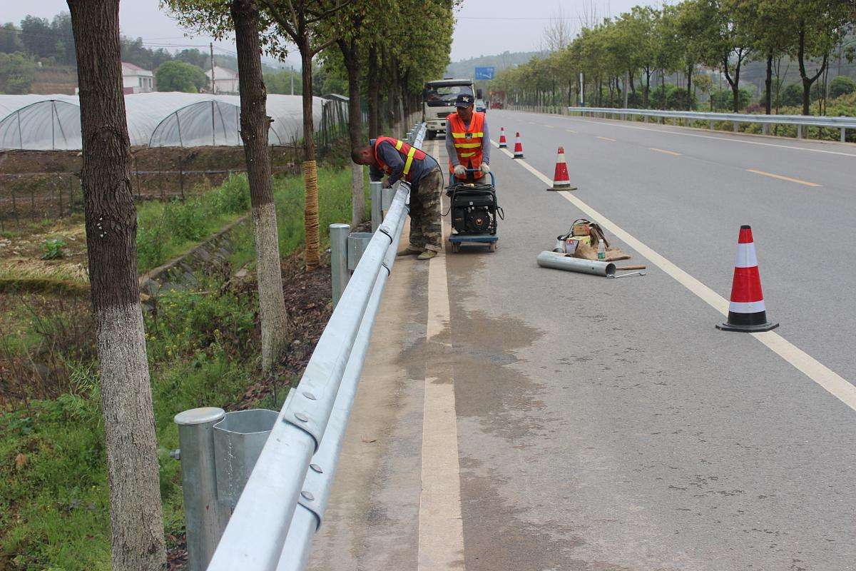 公路波形護(hù)欄平時(shí)應(yīng)該怎么維護(hù)呢？